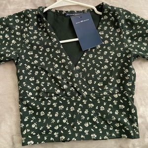 BRANDY MELVILLE fitted, cropped, amara top